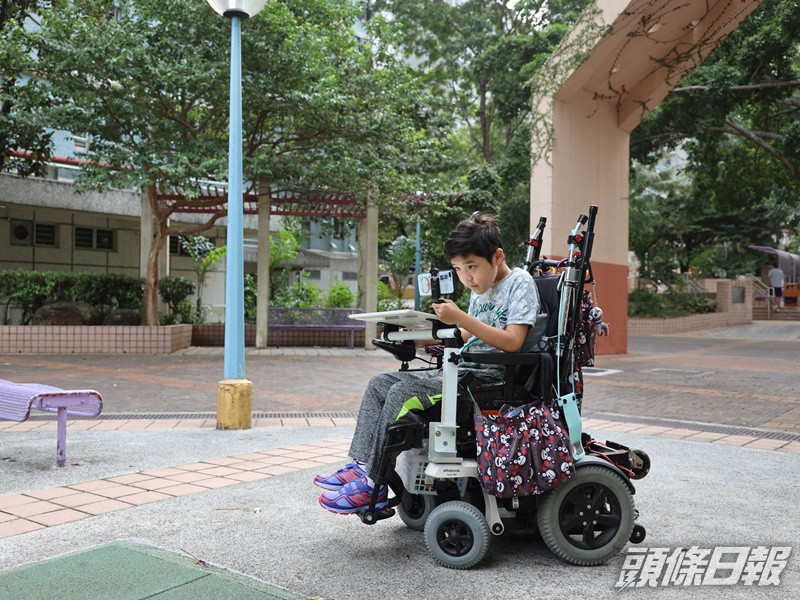 患有罕見疾病的十二歲男童梓鍵,希望成為知識淵博的「YouTuber」。
