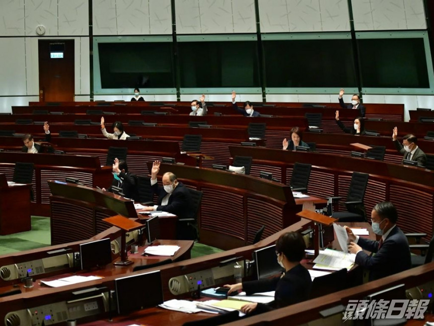 立法會通過設立「積金易」平台。