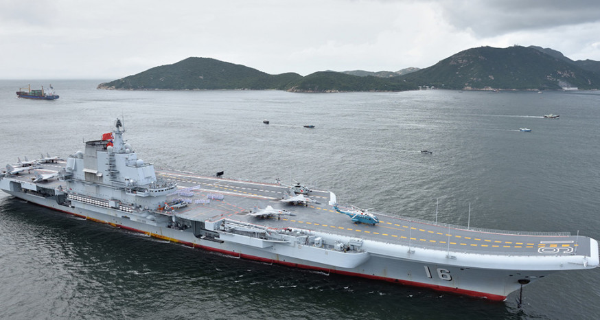 報道指遼寧艦已離開青島母港。（資料圖片）