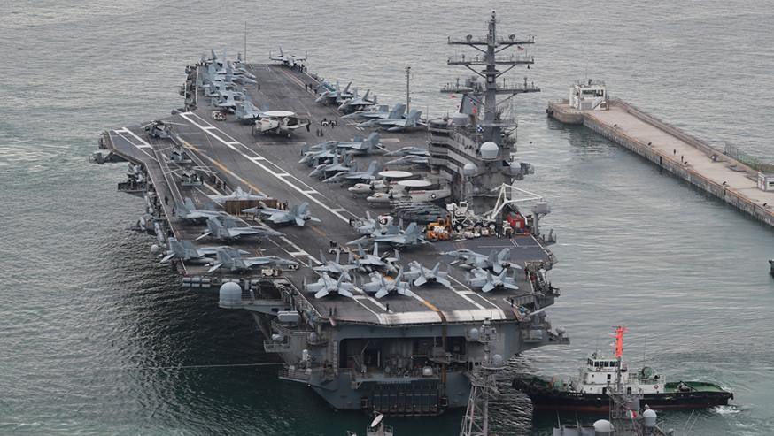 美國航空母艦列根號航空母艦從南韓釜山港口出發,參與美韓軍演。AP