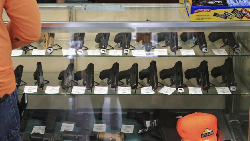 美國參議院通過兩黨槍械管制法案。AP圖片