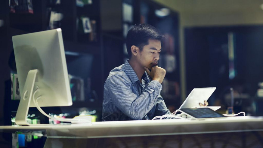 報道認為,大企業的高薪厚職,縱壞了年輕人。配圖
