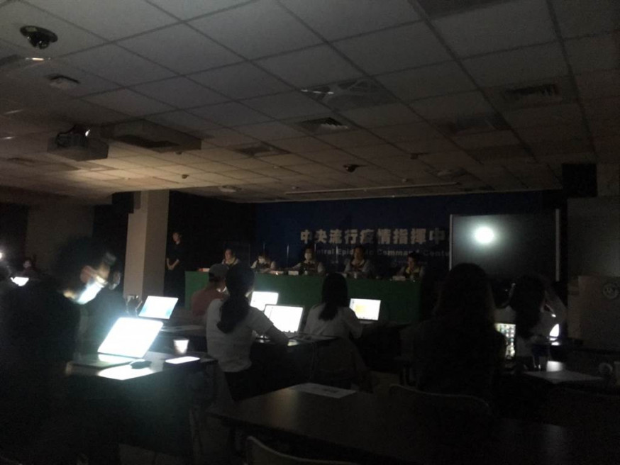 連疫情指揮中心也停電。網上圖片