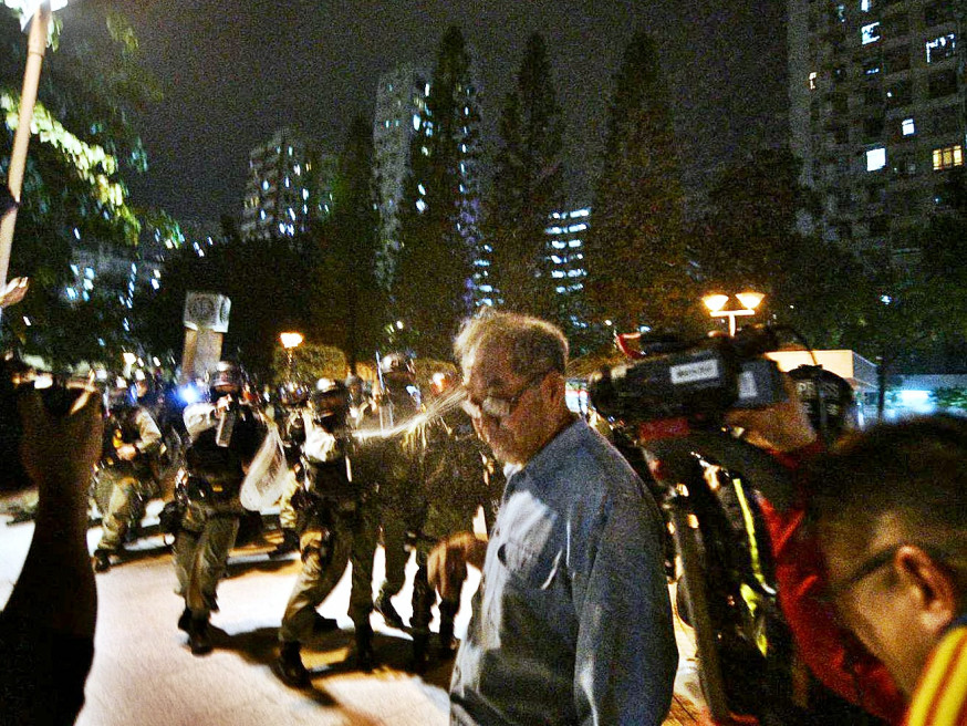【7.21半年】元朗站警民對峙 防暴警一度施放胡椒噴劑