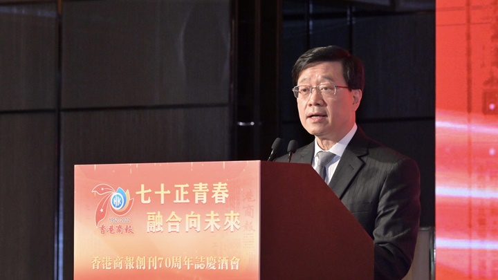 李家超指本港縮短檢疫期與內地「新十條」 同強調科學精準。政府新聞處圖片