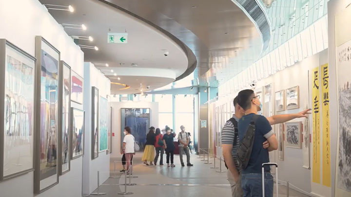 展覽分為四個單元,全場共有70幅展品。