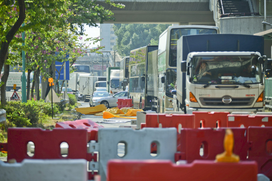 網民昨日發起「全港三罷」,在18區突擊堵路和癱瘓交通。 資料圖片