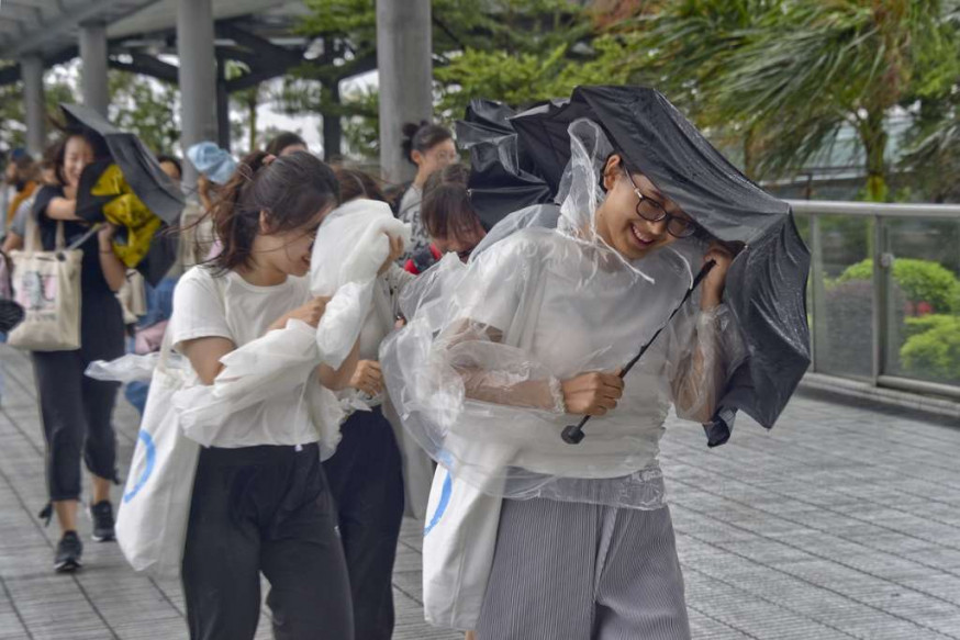 預測星期一、星期二多雲有雨,風勢頗大。資料圖片
