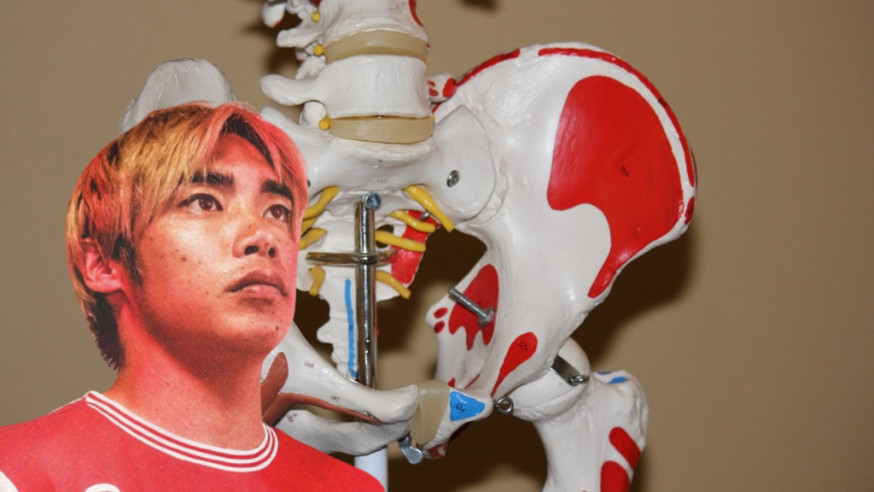 伊東純也懷疑鼠蹊受傷。