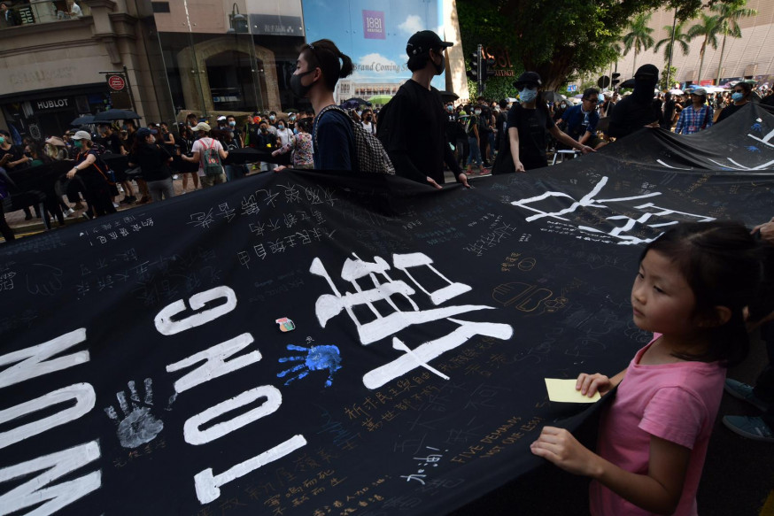 警方指約15000名滋事分子向彌敦道佐敦道進發。