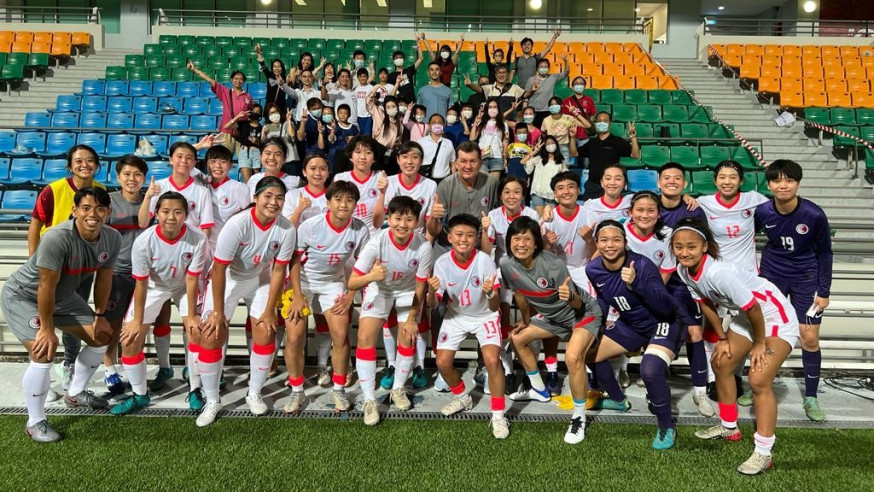 香港女子隊在大勝之後合照留念。 足總圖片