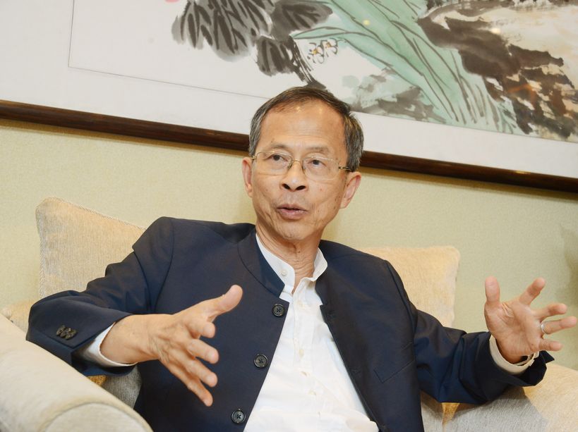 曾鈺成認為,撤回或押後修例均不是可行方法。