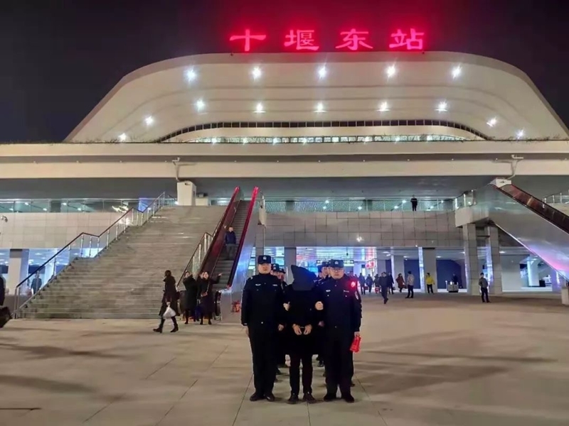 湖北十堰警破家族式電訊詐騙案。網上圖片