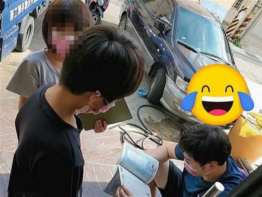台灣一名媽媽分享,兒子的老師疫情停課下跑來家中檢查作業,引起網民熱議。FB圖