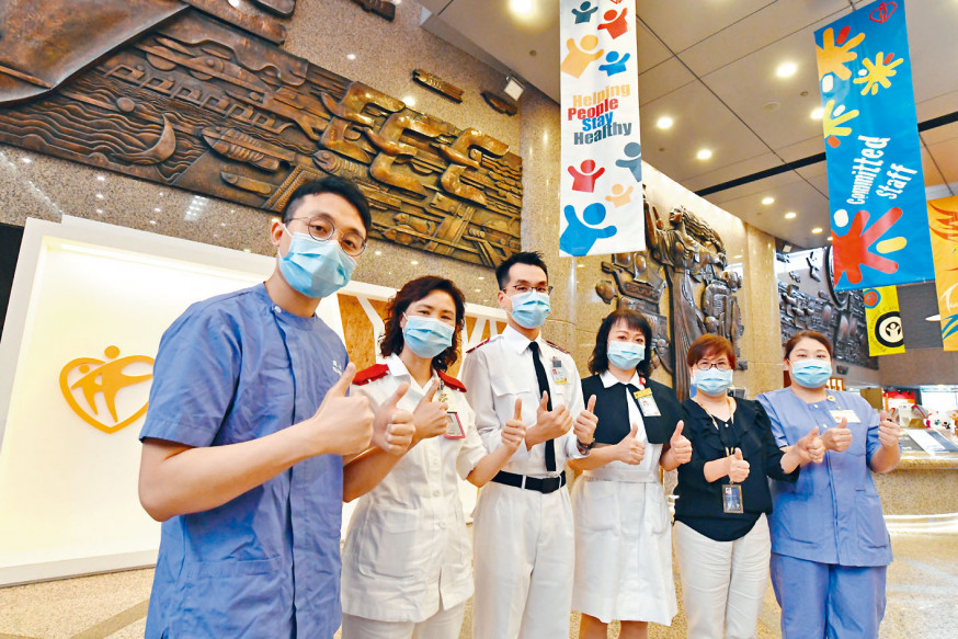 站在抗疫「最前綫」的護士均未有退縮,繼續對抗疫情。