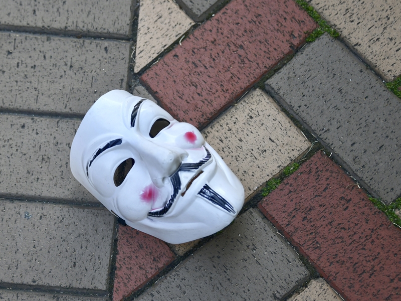 行政長官會同行政會議於10月初引用《緊急法》訂立《禁蒙面法》。資料圖片