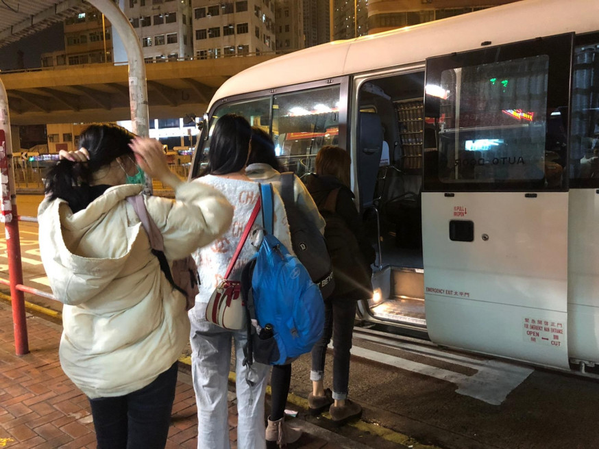 所有被捕女子現正被扣留調查,稍後將交由入境事務處跟進。 警方提供