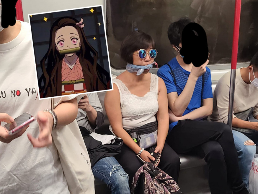 港鐵內一名女子衣服綁結塞入口,造型同禰豆子(小圖)有點相似,惹網民熱議。facebook「PLAY HARD 玩硬」Z Keva Singas圖片