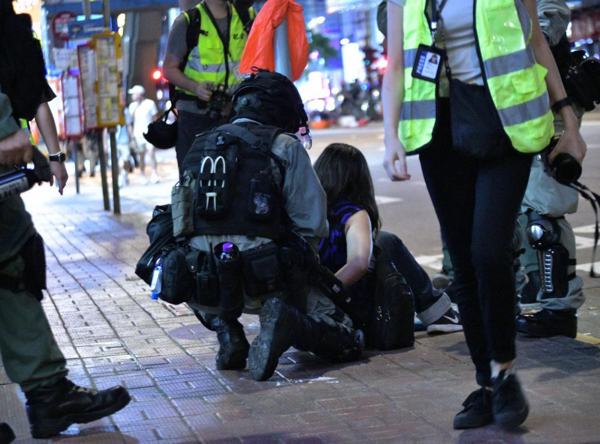 警方指,截至晚上9時半,在相關地區拘捕至少180人。
