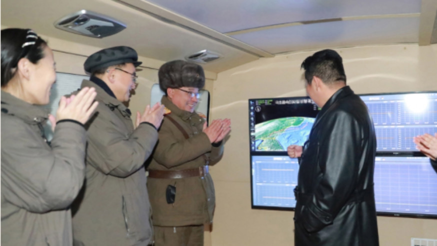 金正恩指導下，北韓成功試射一枚高超音速導彈。