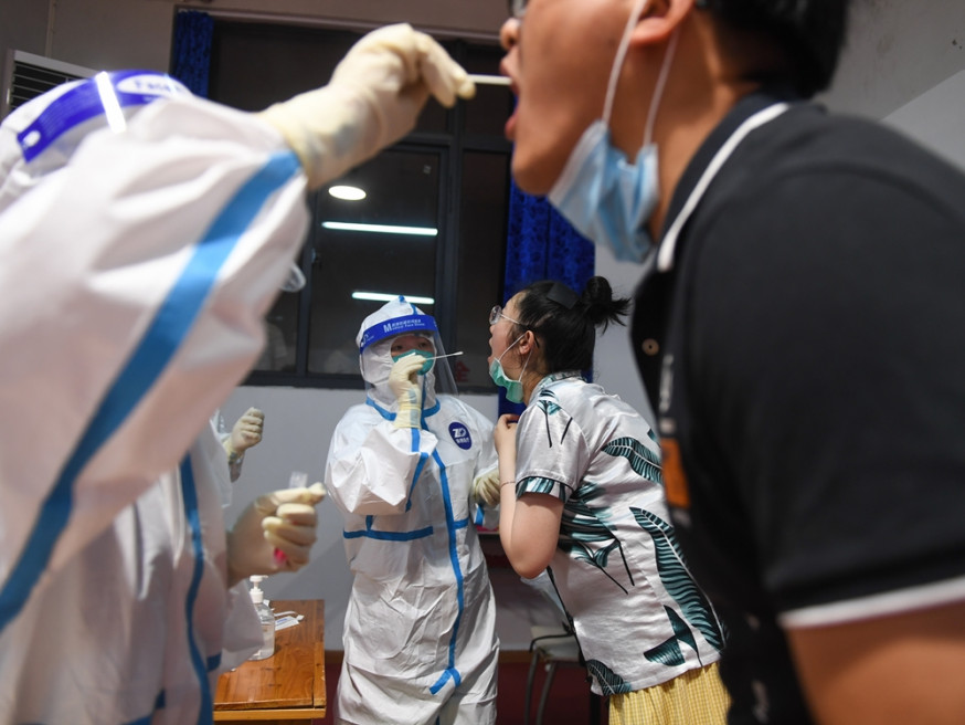 江蘇省南京市對全市常住人口、外來人員開展第二輪全員核酸檢測。新華社相片