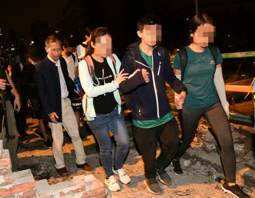 逾半人未成年。