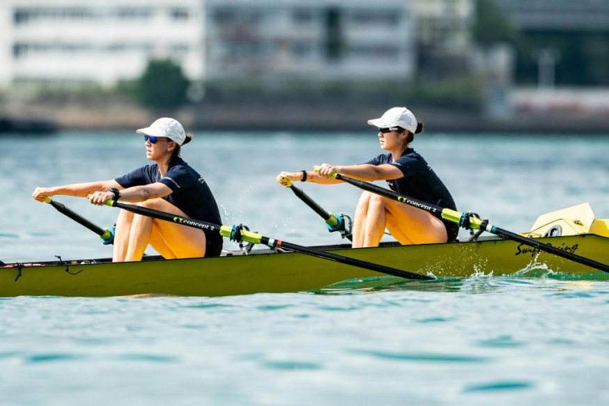 白麗琪（左）與安宜出戰公開組女子雙人艇項目。香港遊艇會提供圖片