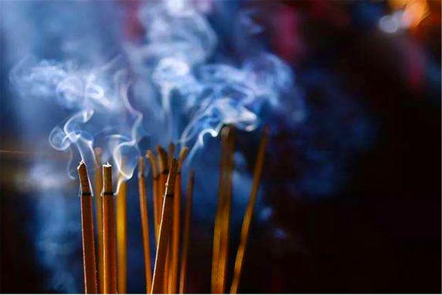 中大最新研究證實,長者長期於室內燒香會損害大腦功能及削弱認知能力。 網圖