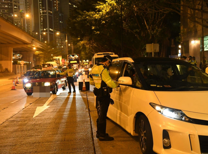 警一連兩周進行全港性反酒駕行動 多地設路障及檢查站