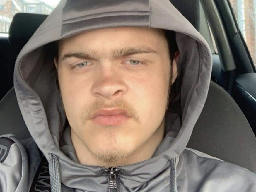 英國18歲男跳海勇救被大浪捲走的10名小童,自己卻失蹤了。