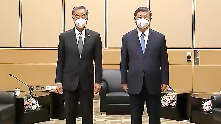 習近平指出,梁振英擔任全國政協副主席以來,為國家現代化建設和香港繁榮穩定傾心盡力。央視截圖