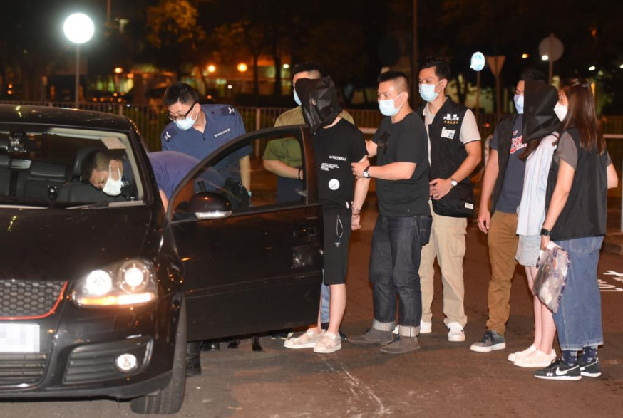警方拘捕男司機及女乘客。黃文威攝