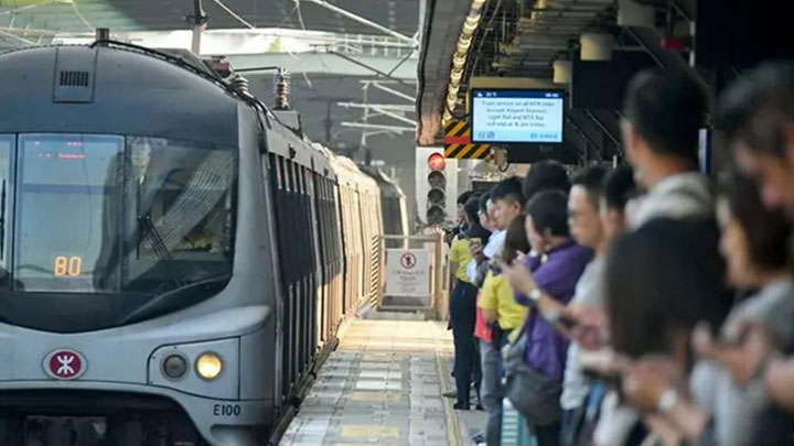 港鐵6條路綫今起加強周五晚間非繁時段及周末列車服務。資料圖片