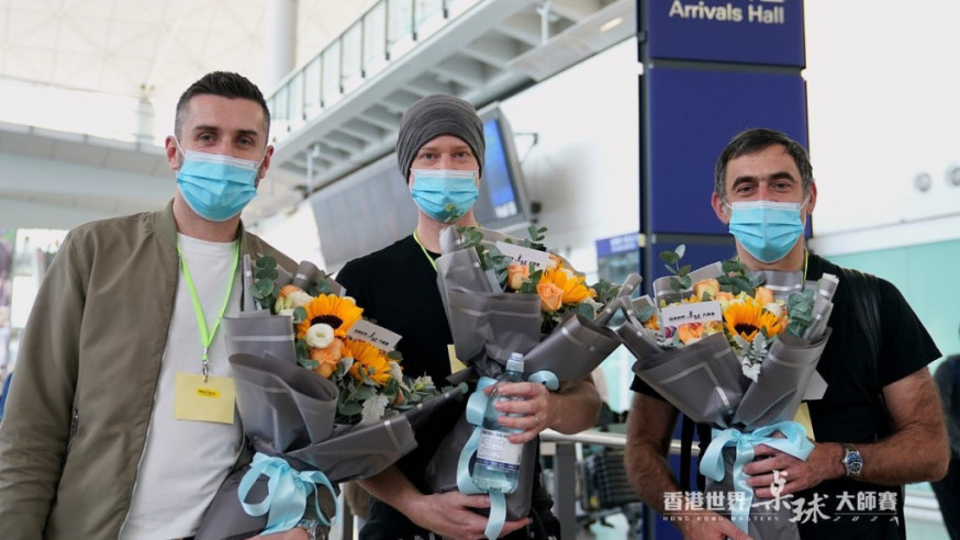沙比(左起)、羅拔臣及奧蘇利雲在周2抵港。 香港世界桌球大師賽Facebook圖片