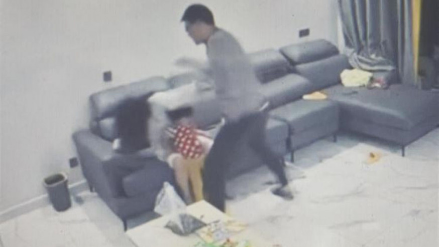 網上流傳國企幹部家暴妻子。