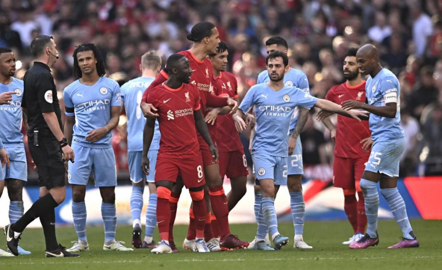 曼城（藍衫）與利物浦（紅衫）今季英超的龍爭虎鬥，引人入勝。Reuters資料圖片