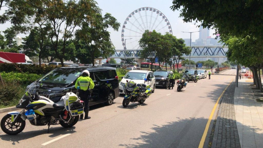 警方在港島打擊違例泊車。 警方圖片
