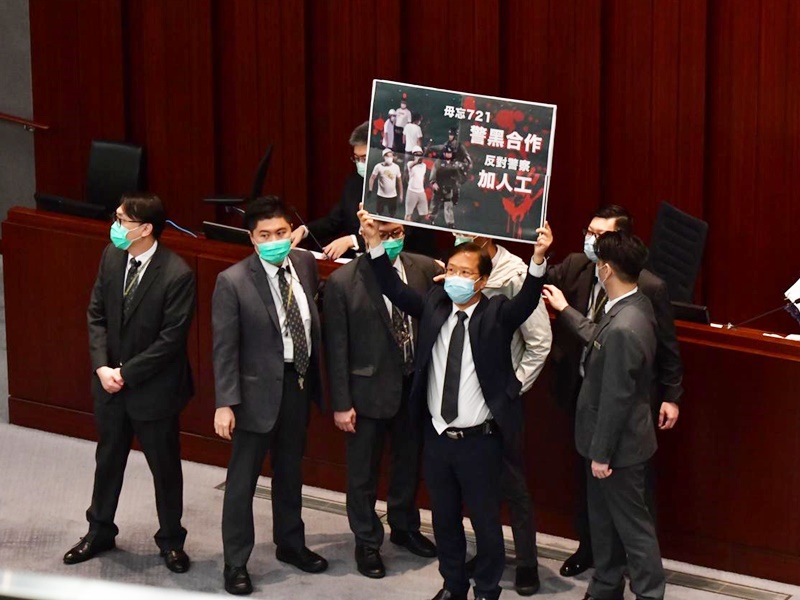 立法會財委會通過公務員加薪撥款申請。