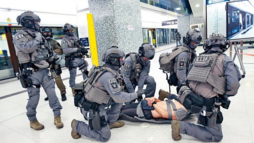 警方和港鐵職員早前在會展站舉行「海盾」聯合反恐演習，模擬有人發動恐襲。