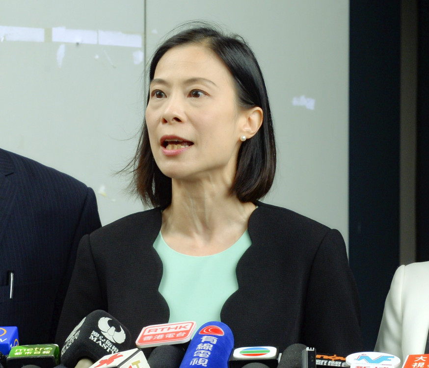 律師陳曼琪指教唆收起長者身份證阻投票涉違法。資料圖片
