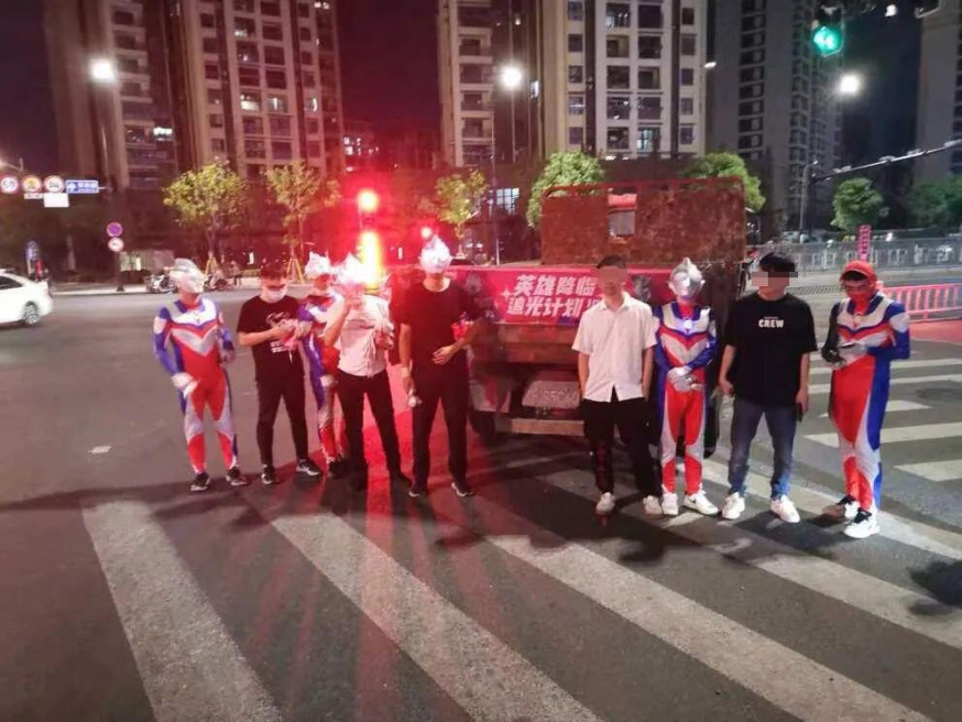 被查的貨車及「鹹蛋超人」