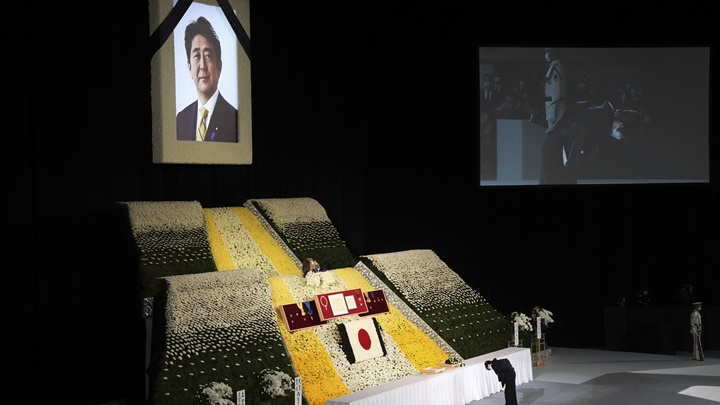 安倍晉三國葬今天舉行,東京電視台僅以5分鐘播出特別報道。路透社圖片
