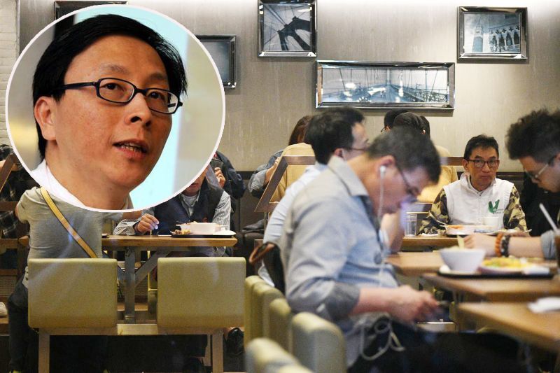 何栢良料社區傳播鏈會在短時間內中斷,政府可以考慮逐步恢復正常工作。 資料圖片
