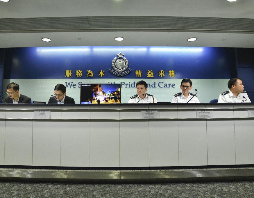警員中環疑「飛撲」制服一人 警:因應不同情況以不同方法拘捕
