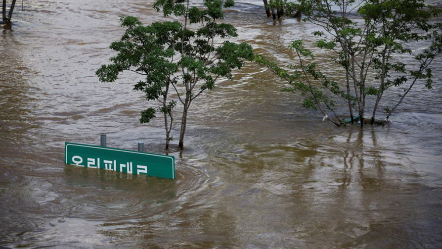 南韓連日暴雨增至最少13人死亡,6人仍失蹤。路透圖
