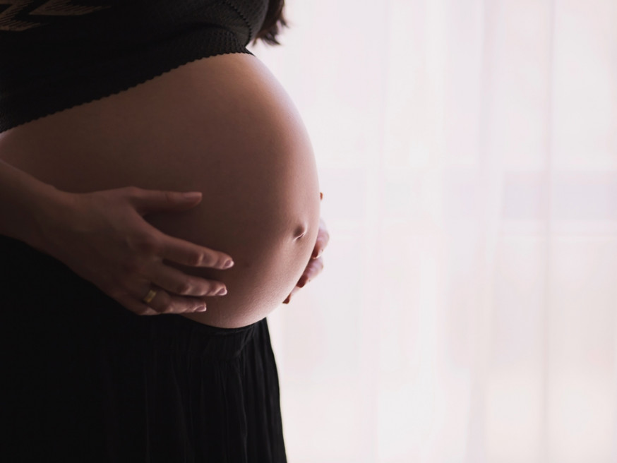 需要代孕的原因很多如不能自然懷孕、同性戀配偶或單身人士想要孩子等。網圖