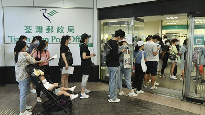 新郵費今日生效,30克或以下本地郵件加至$2.2。資料圖片