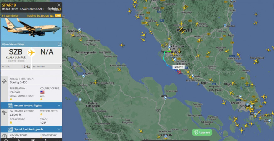 航班追蹤網站顯示，搭載佩洛西飛抵馬來西亞的專機已從當地再起飛。（網站截圖）