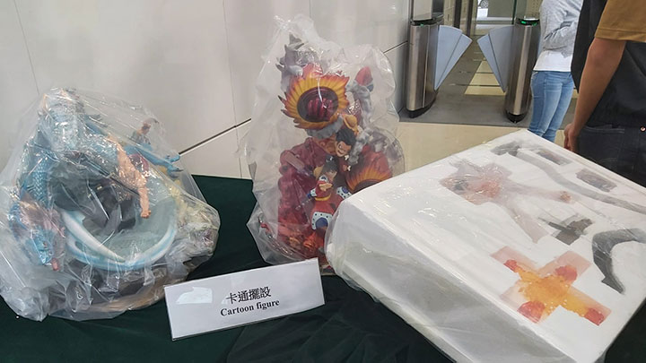 兩父子將冰毒藏於模型內。