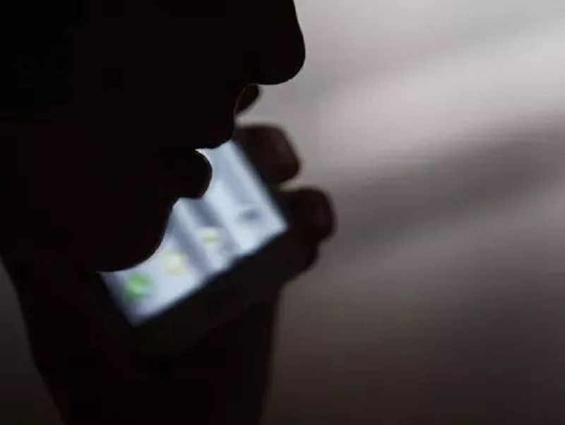 台灣女網民收到詐騙電話,對方假扮亡父借錢令事主落淚。網圖
